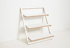 Ambivalenz - Fläpps Leaningshelf - Hylde/Reol - Hvid