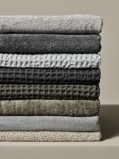 Blomus - Hand Towel - Magnet - RIVA