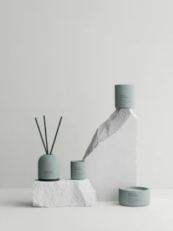 Blomus - Scented Candle - Basil & Bergamot - Pine Gray - FRAGA