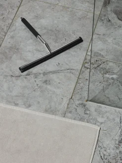 Blomus skraber - LAVEA skraber til brusebadet i sort