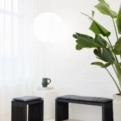 Cinas - Rib bænk 104x35cm mahogni mat sort