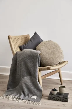 Compliments - Plaid - Waves Throw 140x200 cm - Grå