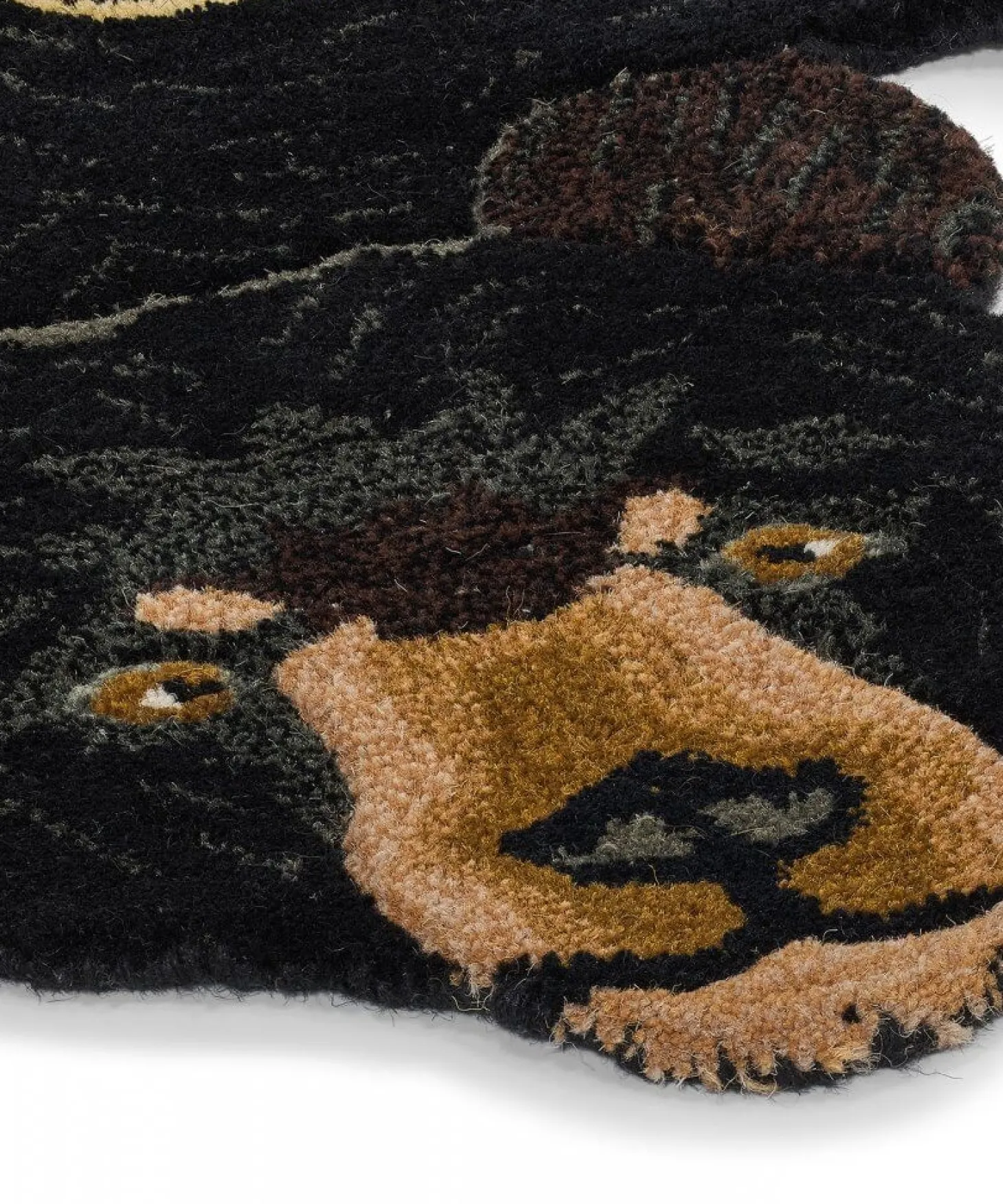 Doing Goods - Sort bjørne tæppe - Blooming Black Bear - Large - 143x97 cm