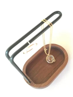 Dot Aarhus - Hang On - Smykkeholder - Valnød/Sort