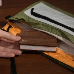 Gingko - Super Mini Smart Book Light - Valnød