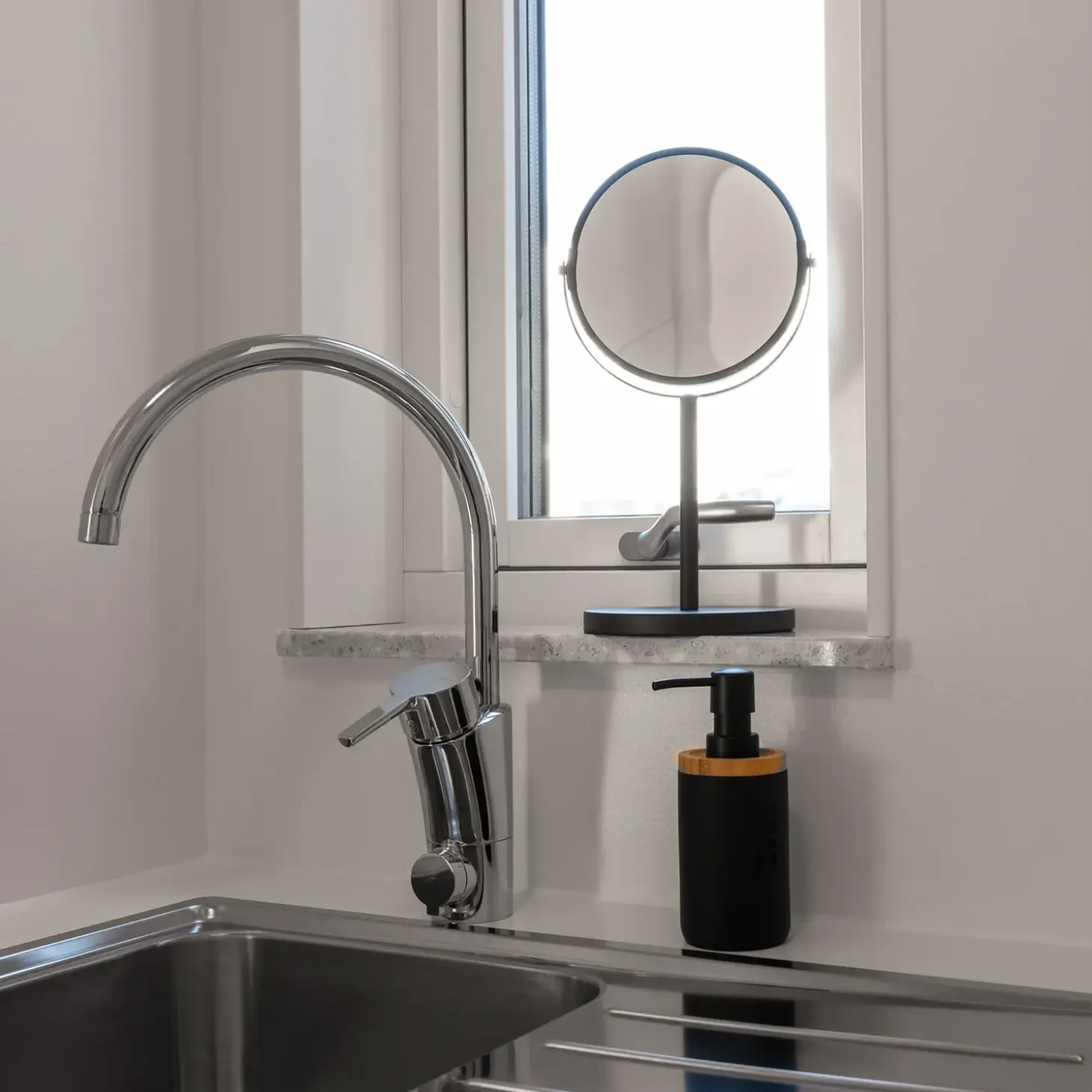 Habo - Bordspejl - Coral - Krom - H: 35 x Ø: 16 cm