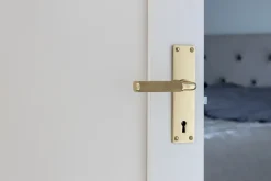 Habo - Dørgreb inkl. lang plade - Lexington - Messing