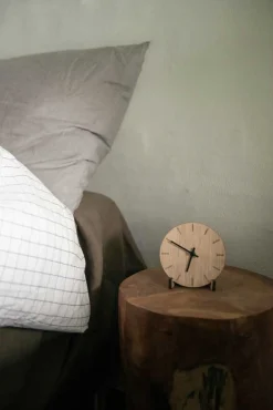 Hemverk - Vægur - Lys Eg - Ø12 cm - Sorte visere