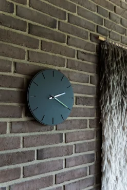 Hemverk - Vægur - Mørk Eg/Sort - Sorte visere - Ø38 cm