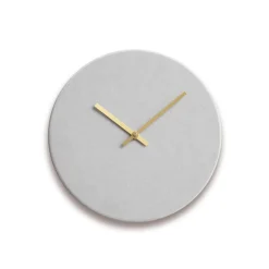 Hemverk - Vægur - Shape - Lys grå - Guld visere - Ø28 cm