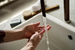 L:A Bruket - Flydende håndsæbe 450 ml - Spruce