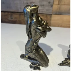 La Vida - Kvinde, på knæ