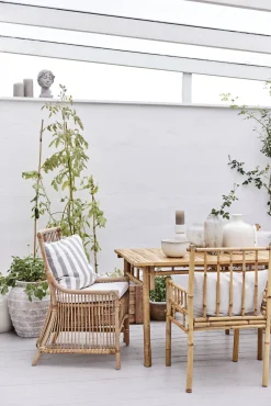 Lene Bjerre - Sielle figur kvinde m. blomster 31 cm. grå