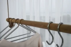 LindDNA bøjlestang - Swing 80 cm (black oak/black lether cord)