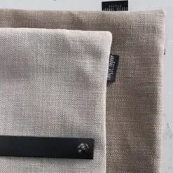 Louise Smærup - Pude Phobos - Light Sand (50x50 cm)