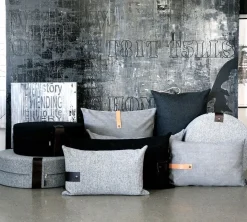 Louise Smærup pude - Sort pude i velour 60 x 40 cm