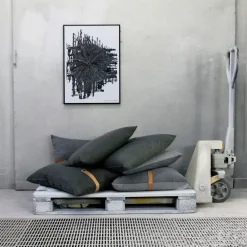 Louise Smærup pude - Vendbar pude i grå Canvas 65 x 65 cm