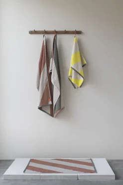 Mette Ditmer - DIAGONAL guest towel, 2-pack - Yellow