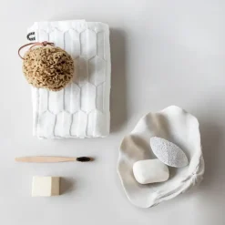 Mette Ditmer - GEO badehåndklæde, råhvid