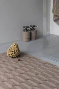 Mette Ditmer - GEO-bademåtte - Nougat - W50 x L80 cm