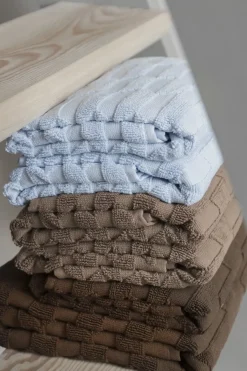 Mette Ditmer - GEO-håndklæde - Light Blue - W70 x L133 cm