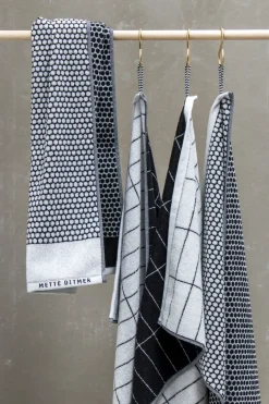 Mette Ditmer - GRID gæstehåndklæde, 2-pak, Sort / Off-white