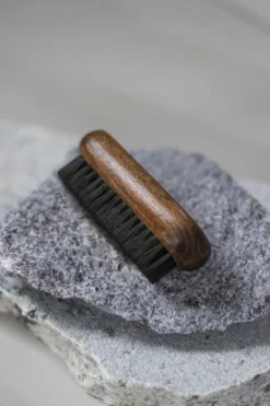 Mette Ditmer - REN neglebørste, plettet