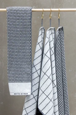 Mette Ditmer - TILE gæstehåndklæde, 2 stk., Sort / Off-white
