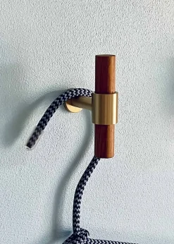 Moudhome - OAK Knage - børstet messing og egetræ