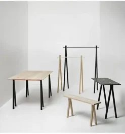 Nomess - 2-DOTS Konsol Bord - Sort/Sorte ben/Sorte prikker