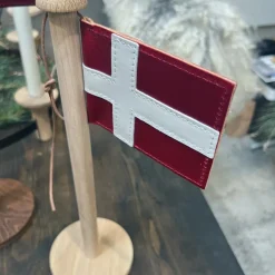Nordic By Hand - Snoren - Bordflag i lys eg - H40