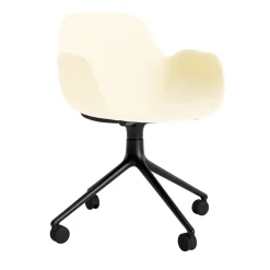 Normann Copenhagen - Form Armstol Swivel 5W med hjul - Sort/Creme
