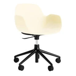 Normann Copenhagen - Form Armstol Swivel 5W med hjul - Sort/Creme