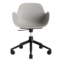 Normann Copenhagen - Form Armstol Swivel 5W med hjul - Sort/Varm grå