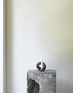 Normann Copenhagen - Lysestage - Crooked Candlestick One - Grey / Grå