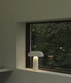 Normann Copenhagen - Porta bordlampe - hvid