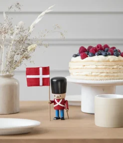 NovoForm - Rød garder m. flag og gevær