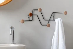 Present time - Coat rack Zig Zag black w. wooden knobs