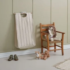 ReCollector - væghængt opbevaringsløsning til vasketøj - Chestnut red