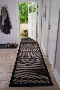 Tica Copenhagen - Løber - Dots - Sort/sand - 90x200 cm