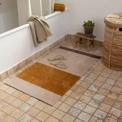 Tica Copenhagen - Smudsmåtte - Stripes Horizon - Ivory-Dijon-Brown - 67x120 cm