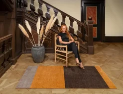 Tica Copenhagen - Smudsmåtte - Stripes Horizon - Sand/Brun/Dijon - 90x130 cm