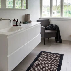 Tica Copenhagen - Smudsmåtte - Dots - Sort/Sand - 67x120 cm