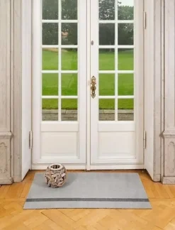 Tica Copenhagen - Smudsmåtte - Stripes Vertical - Lysegrå/Steelgrey - 60x90 cm