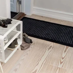 Tica Copenhagen - Smudsmåtte - Dots - Sort/grå - 67x200 cm