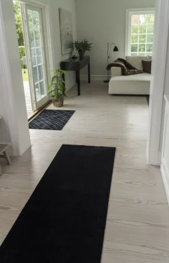 Tica Copenhagen - Smudsmåtte - Ensfarvet - sort - 67x200 cm