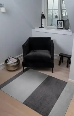 Tica Copenhagen - Smudsmåtte - Stripes Horizon - Steelgrey/Lysegrå - 60x90 cm