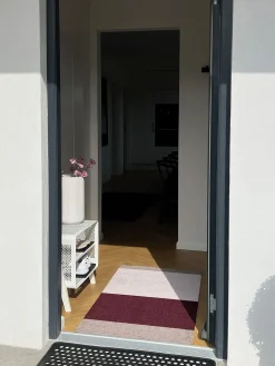 Tica Copenhagen - Smudsmåtte - Stripes Horizon - Bordeaux/Rose/Sand - 67x120 cm