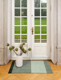 Tica Copenhagen - Smudsmåtte - Stripes Horizon - Lysegrøn/Støvet/Mørkegrøn - 90x200 cm