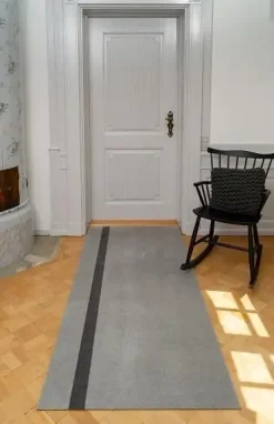 Tica Copenhagen - Smudsmåtte - Stripes Vertical - Lysegrå/Steelgrey - 67x120 cm